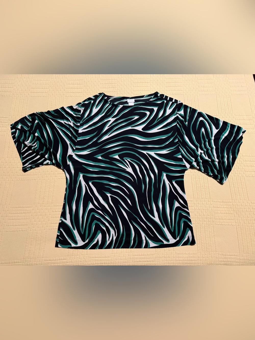 Chico’s Travelers Dolman Sleeve Green White Black Zebra Top Size 1 EUC